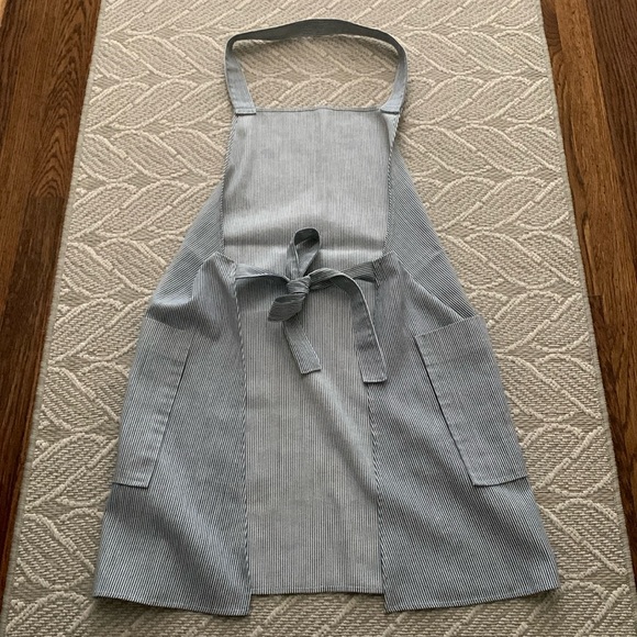 BBQ Bundle: Men’s LS Funny Tee, BHG Grilling Book, Striped Apron with Pockets - Picture 12 of 12